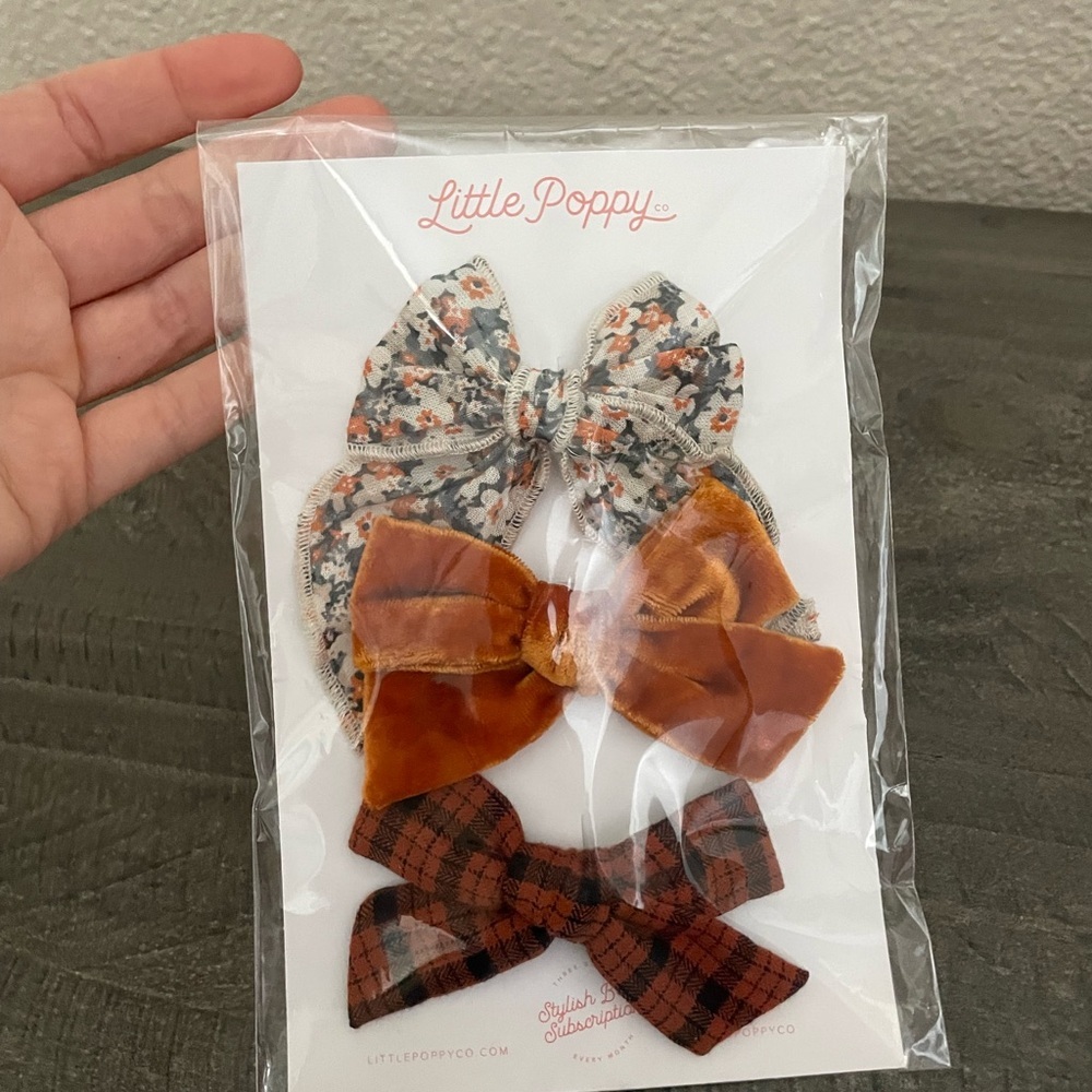 Little poppy clip on Floral and Plaid Bow Set
